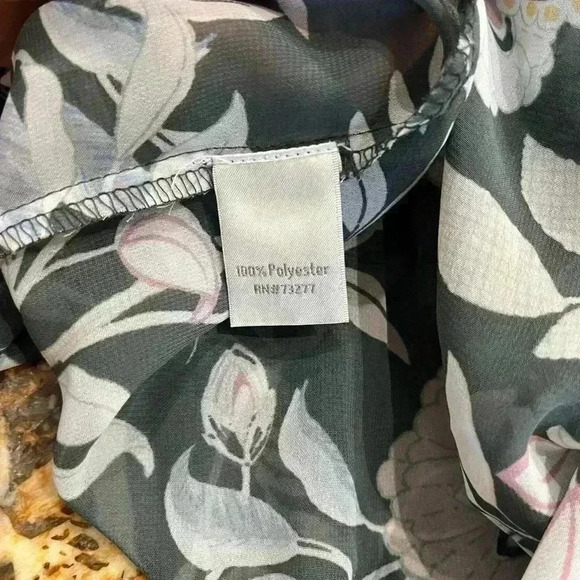 LC Lauren Conrad Cold Shoulder Floral Top like new size Small like new - Picture 7 of 7